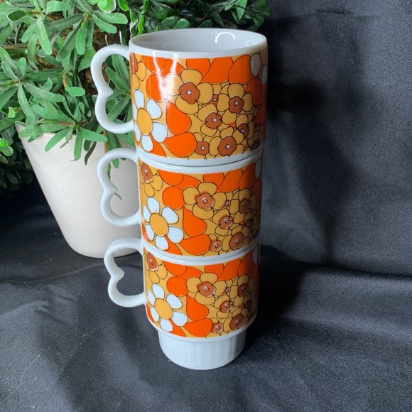 Set of 3 vintage 1960’s Flower Power stackable orange mugs - Picture 9 of 9